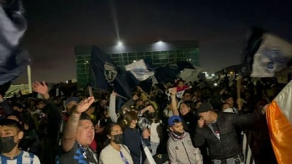 Pachuca recibió serenata en su hotel previo a la vuelta de la Final