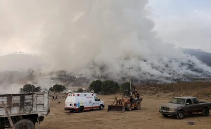 Incendio sin control arrasa durante horas tiradero Escalerillas