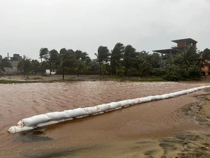 Se degradó a 1 el huracán Agatha