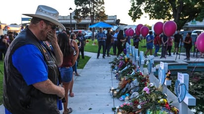 Familias relizan los funerales de víctimas de la masacre en Uvalde