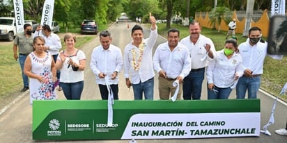 Inaugura Ricardo Gallardo carreteras en la Huasteca