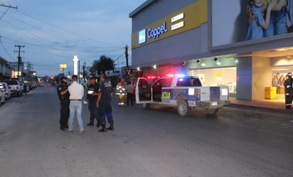 Ladrón sale corriendo con costoso celular de Coppel