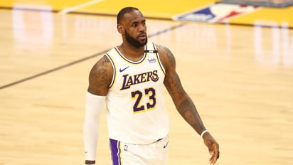 LeBron James, el primer jugador de la NBA en activo que amasa mil millones