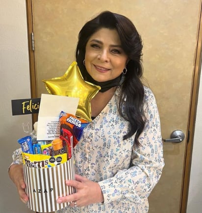 Victoria Ruffo celebra sus 60 años con trabajo