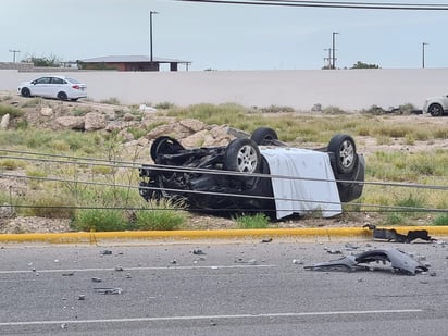 Dos niños mueren calcinados en volcadura, el padre también murió