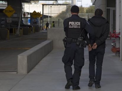 Arrestaron en el Puente Dos a hombre buscado por posesión de drogas