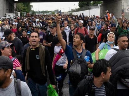 Megacaravana migrante avanza hacia Piedras Negras y Acuña