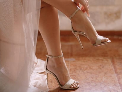 Sandalias con joyas para brillar en el verano 