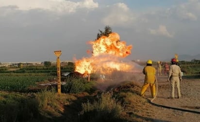 Deciden hacer un incendio controlado para contener fuga en ducto