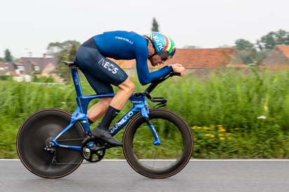 Filippo Ganna vuela en la crono, Van Aert a 2 segundos refuerza el liderato