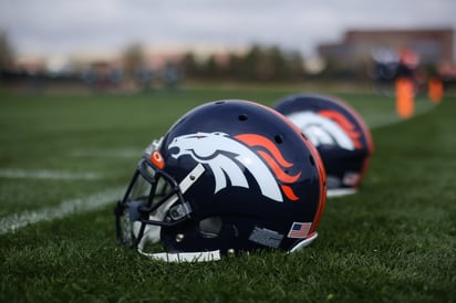 Dueños de Walmart compran a los Broncos de Denver