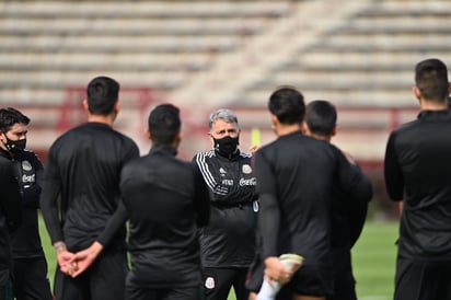 Martino cree que Flores debe construir una carrera antes de pensar en Catar