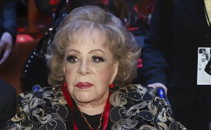 Silvia Pinal reaparece bromista; recibe homenaje en Las Vegas