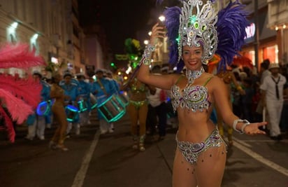 Disfrutan del primer papaqui del Carnaval de Veracruz