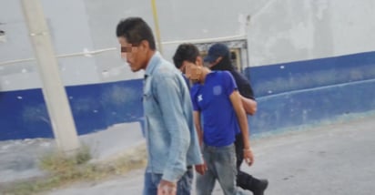 Ladrones roban camioneta en la colonia Azteca y son detenidos tras persecución