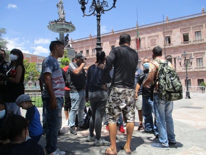 Claman migrantes por ayuda en Saltillo