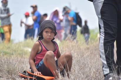 Migrantes llegan a la Región Centro de Coahuila a pie