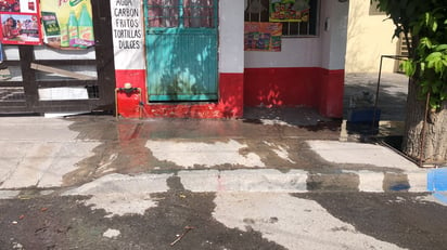 Fugas de agua en domicilios de la colonia Mezquital dejando de lado la escasez por la que el país pasa   