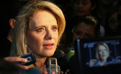 Erika Buenfil 'habla' idioma alienígena y rompe TikTok