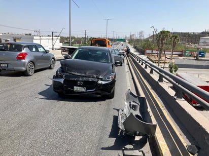 Choque genera tráfico en puente de la Obrera