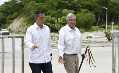 Anuncian AMLO y Murat plan de apoyo a damnificados