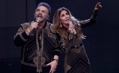 Lucero hace 'reproche' a Mijares en pleno concierto