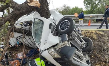 Choque de transporte público en la México-Querétaro deja 10 muertos