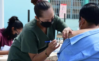 Aplicarán refuerzo de vacuna anti Covid en SLP