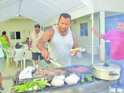 Salecita y ¡que chille! el asador en el festejo del Día del Padre