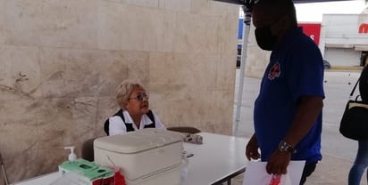 Módulo de vacunación de COVID-19 reanuda los servicios en la Plaza Principal de Monclova: Monclova