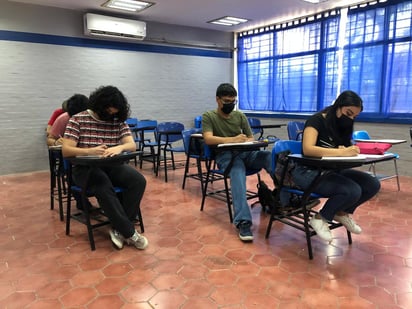 Universitarios de FIME deciden adelantar el proceso de su carrera