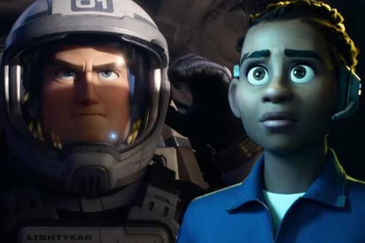 Critican a los cines por censurar el beso entre mujeres en 'Lightyear' 