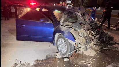 Auto con cuatro tripulantes se impacta contra tráiler en Monclova