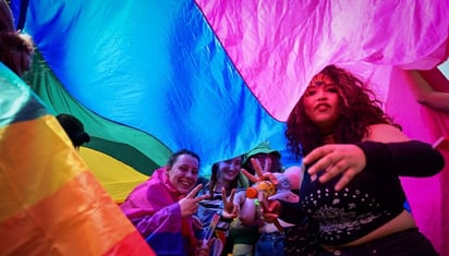 ¿Por qué la 'L' va al inicio de LGBT+? hay detrás toda una historia