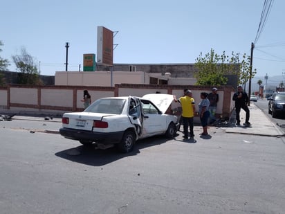 Mujer protagoniza fuerte choque en el Fraccionamiento Carranza de Monclova 