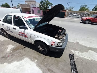 Taxi se incendia en la colonia Occidental de Frontera