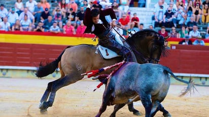 Diego Ventura triunfa con descafeinados 'adolfos' en Castellón