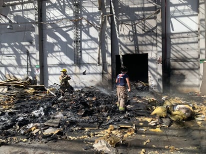 Tras demolición inicia fuego en Takata 'vieja'