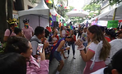 Y la fiesta en Zona Rosa comienza: abarrotan antros y bares