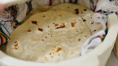 Monclovenses señalan que comprar tortillas de harina ya se considera un lujo