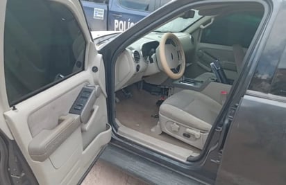 Aseguran en Culiacán camioneta con blindaje, armas y uniformes