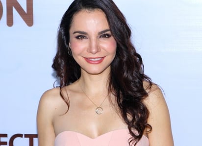 VIDEO: Martha Higareda muestra sus habilidades en pole dance