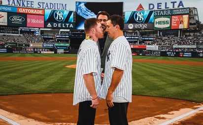 Canelo presume sus dotes como pitcher en juego de los Yankees