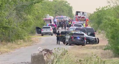 Suman 50 migrantes muertos en tráiler, en Texas