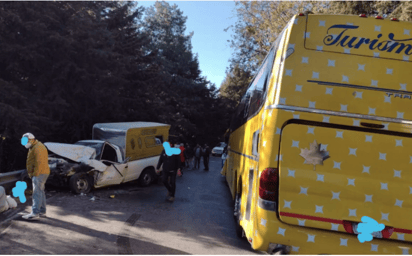 Auto choca contra autobús en vía Marquesa-Atlapulco; hay 4 muertos