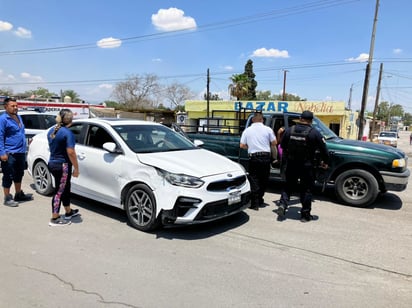 Conductora ignora alto y provoca choque en la colonia Hipódromo de Monclova