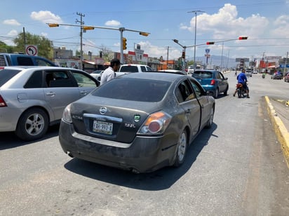 Chofer de camión protagoniza choque por alcance en la colonia Hipódromo de Monclova