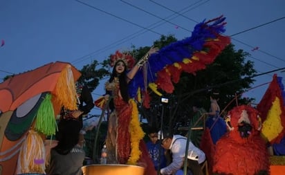 Con tres mil bailarinas y bastoneras arranca el Carnaval Veracruz