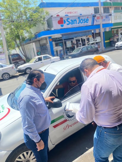 Alcoholímetro sorpresa es aplicado a taxistas