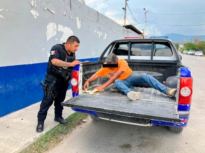 Armado con piedra drogadicto intenta asaltar tienda de conveniencia de Monclova